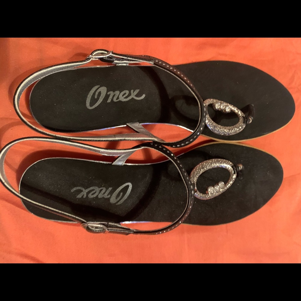 Flat sandal